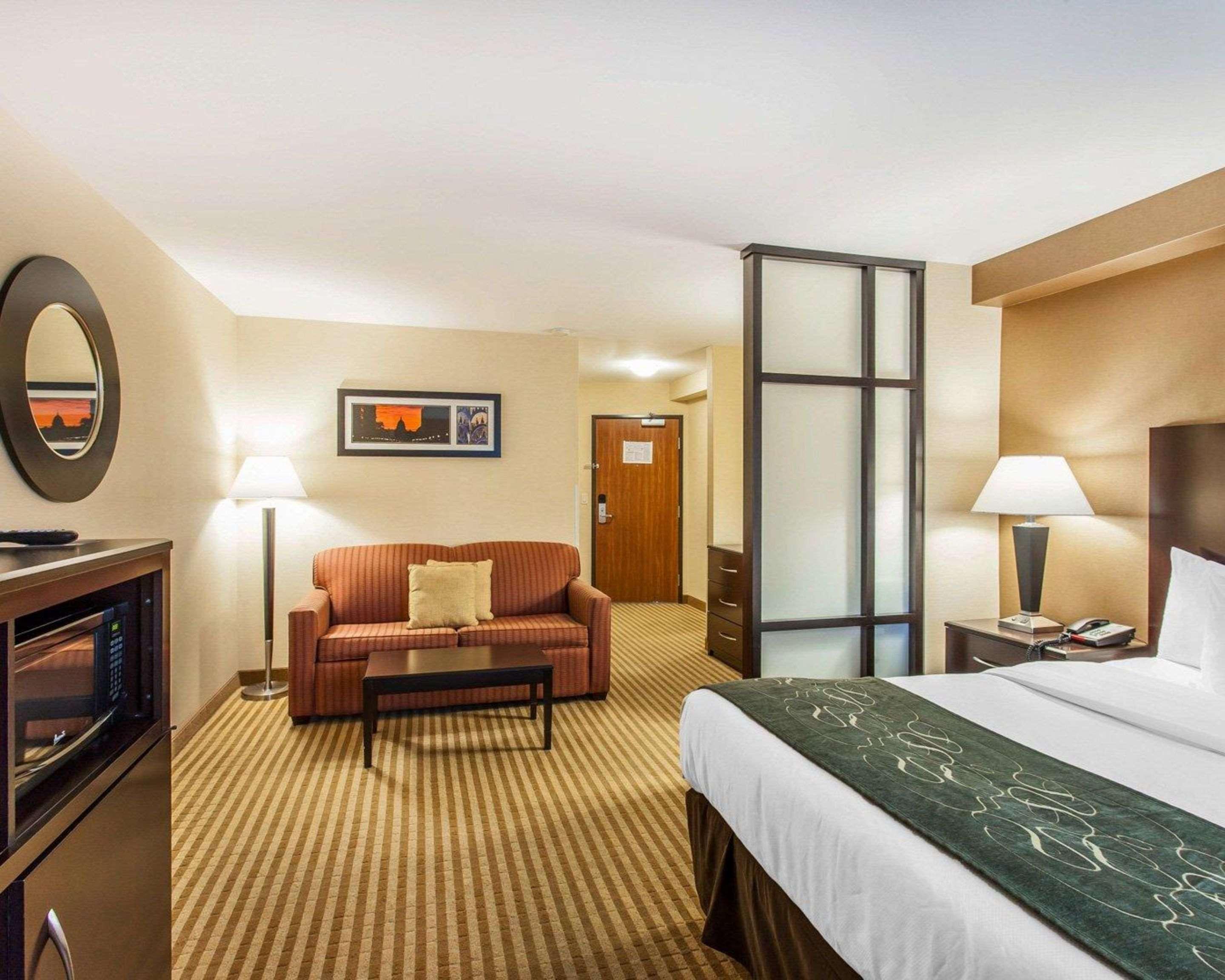 คอมฟอร์ต สวีท เวนัตชี เกทเวย์ Hotel ภายนอก รูปภาพ