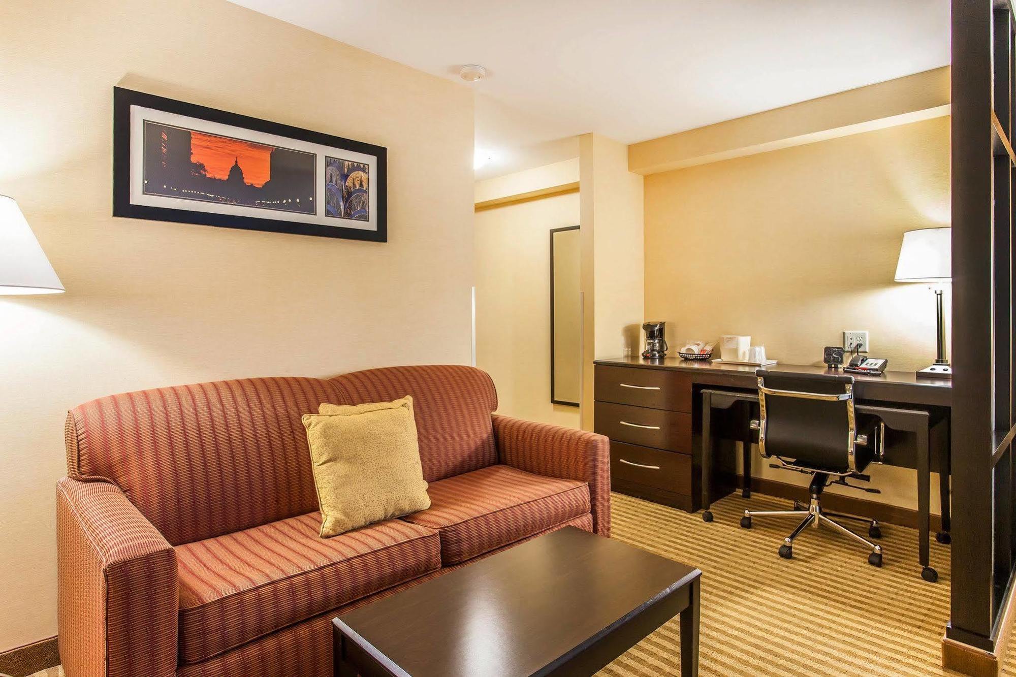 คอมฟอร์ต สวีท เวนัตชี เกทเวย์ Hotel ภายนอก รูปภาพ